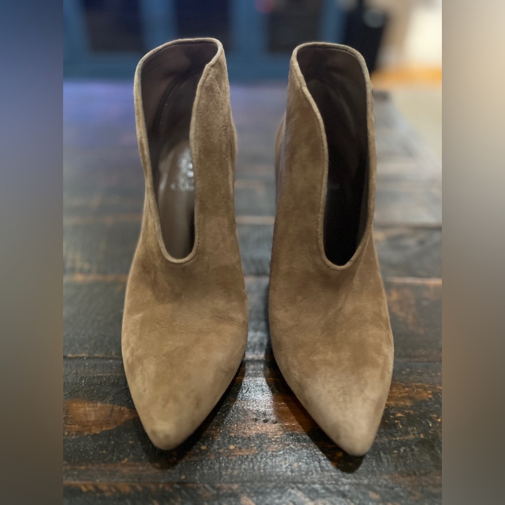 Vince Camuto Mitsen suede ankle booties